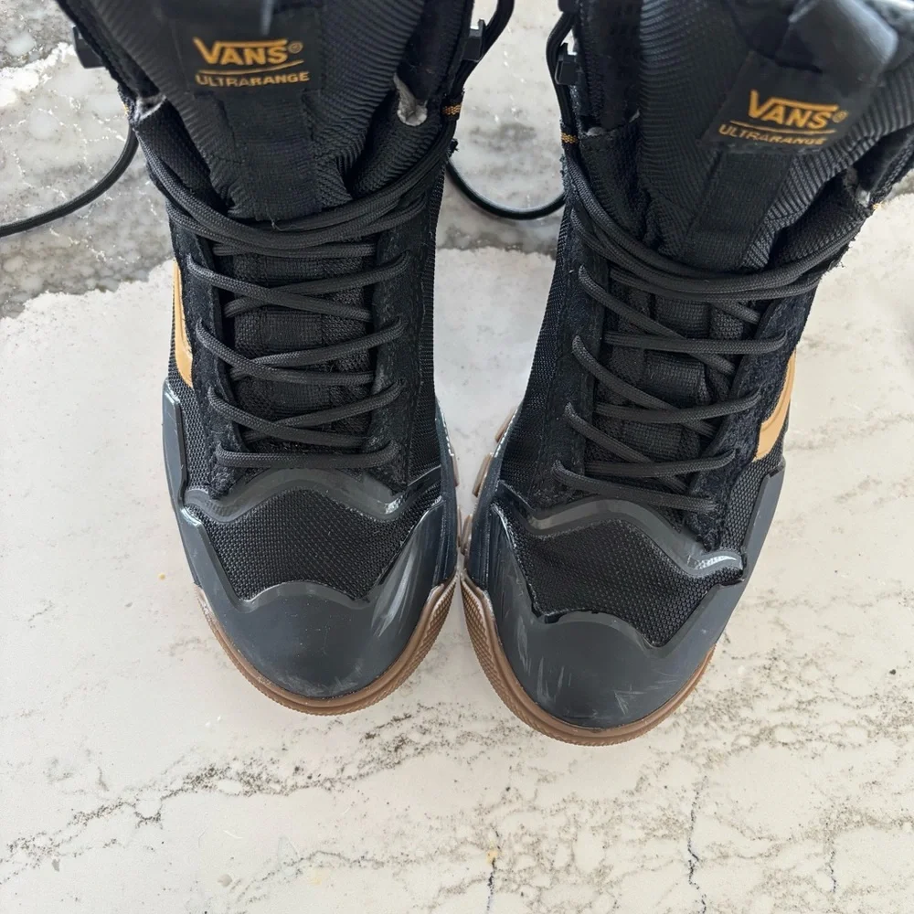 RARE Vans Ultrarange EXO Hi GORE-TEX MTE-3 Boot
Black Gold High-Top Sneakerboots - Picture 11 of 16